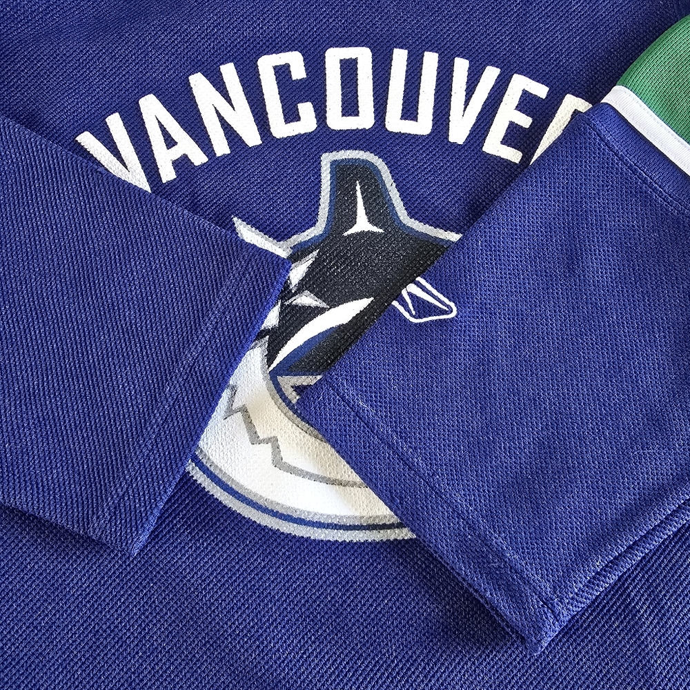 Vancouver Canucks NHL Hockey Reebok Green Blue Jersey Womens Small - Picture 9 of 9